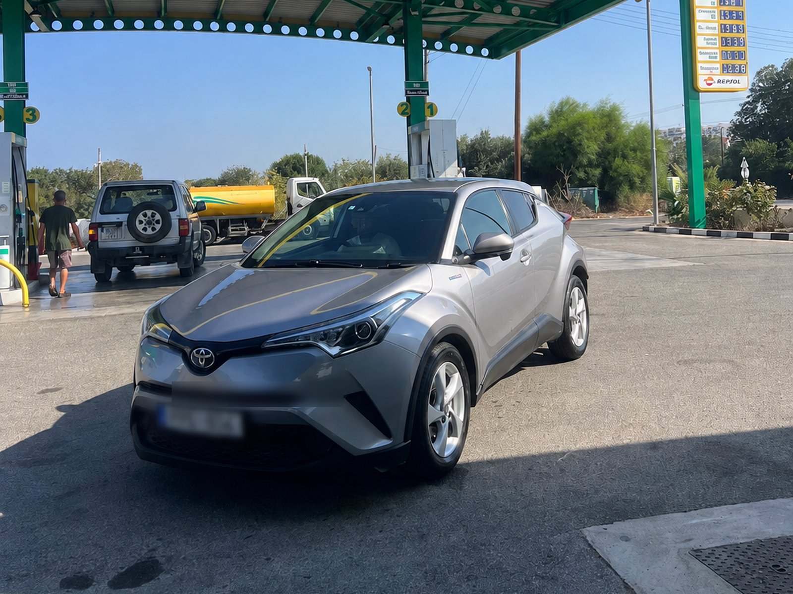 Customer's car pulling in for a hand wash at the StarOil station in Chlorakas